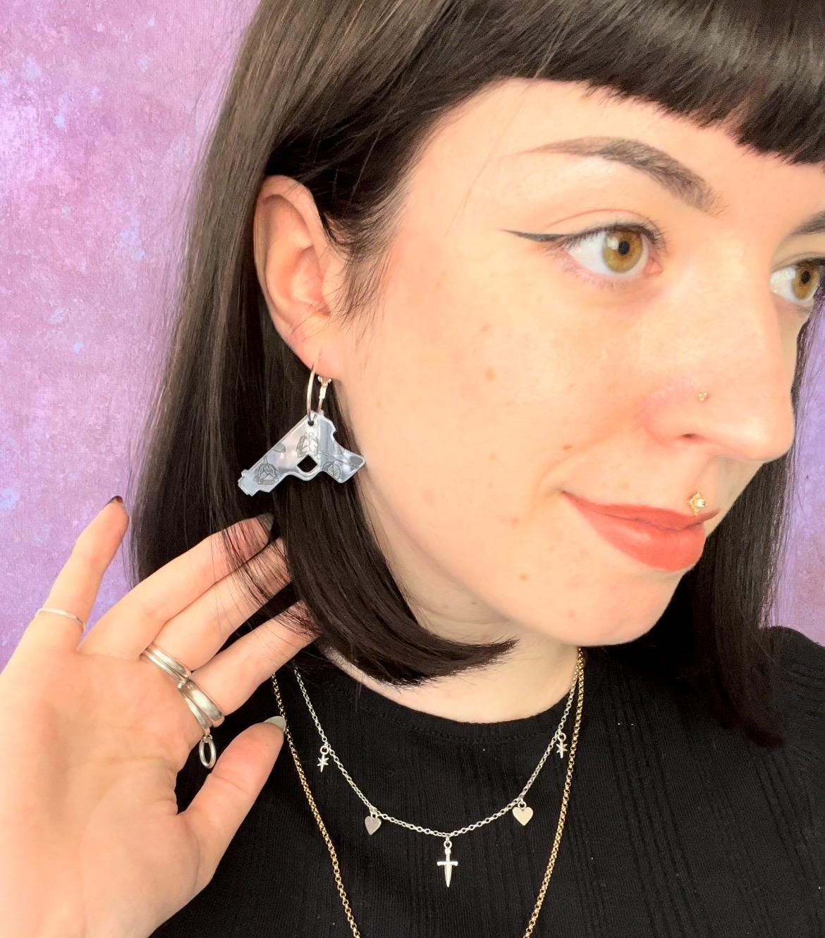 Red rose gun earrings - Dark romance book accessories