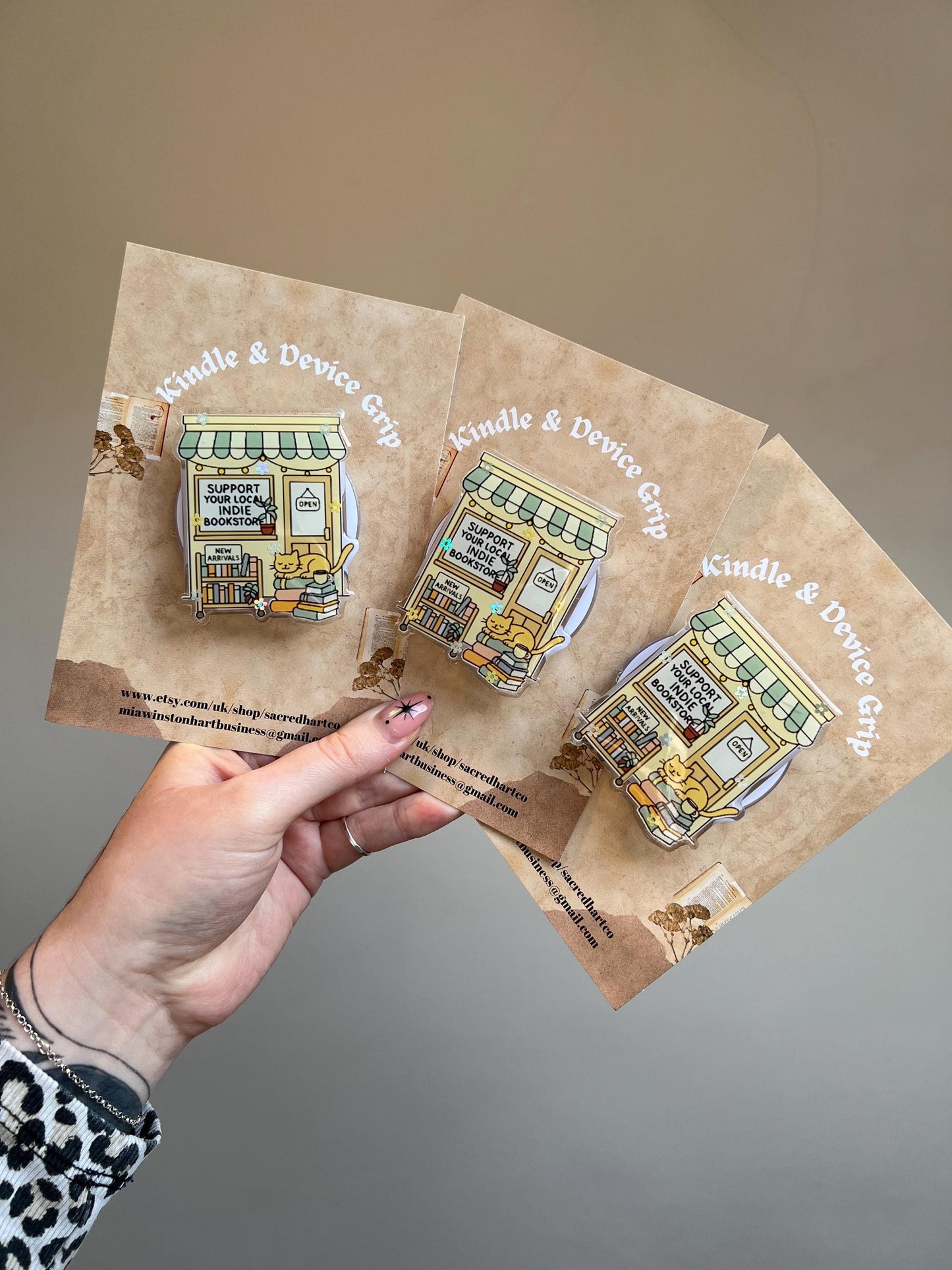 Cat indie bookstore themed device holder - Cosy reader cat accessories