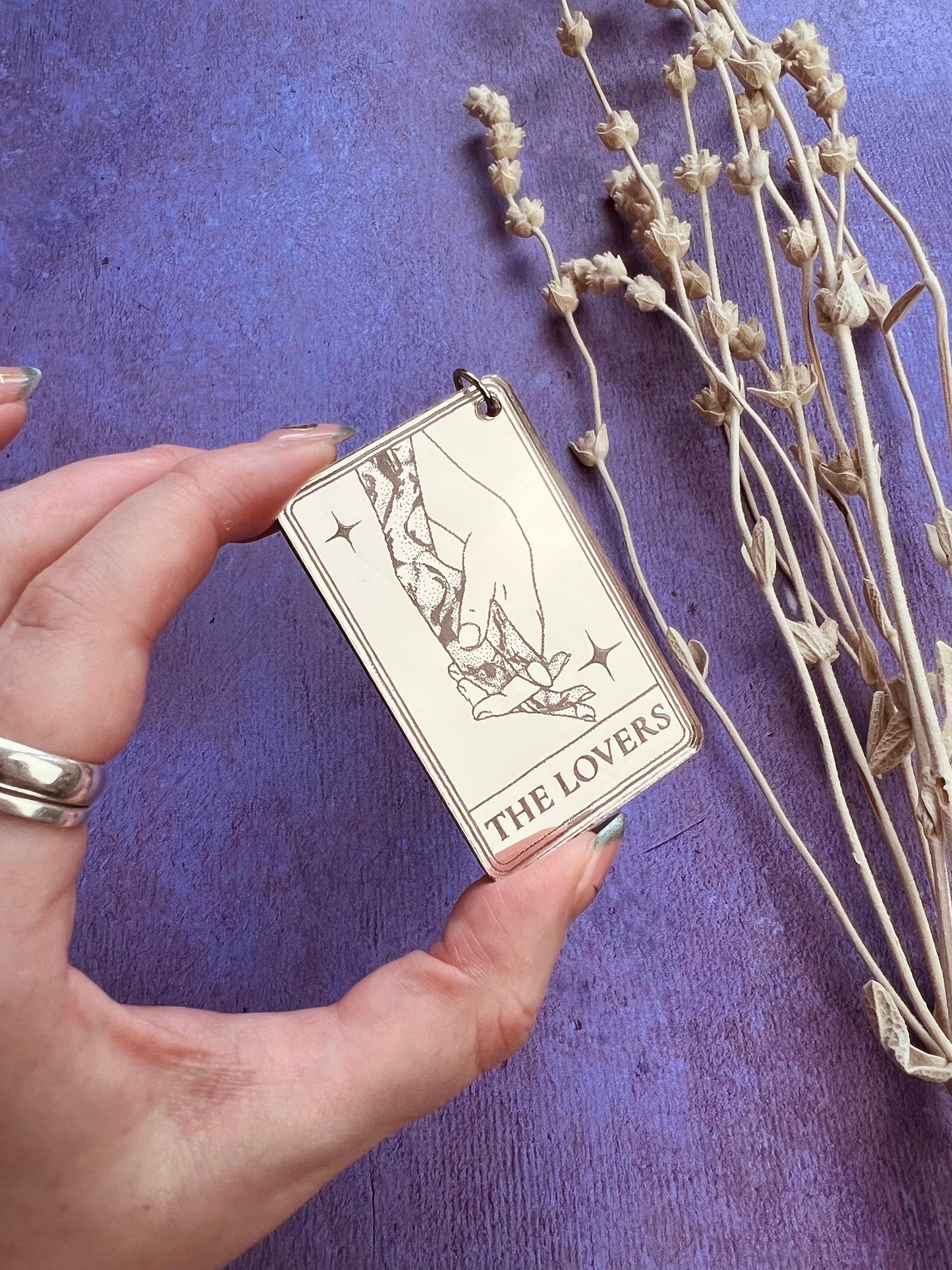 The lovers tarot card keychain - Fantasy romance reader accessories