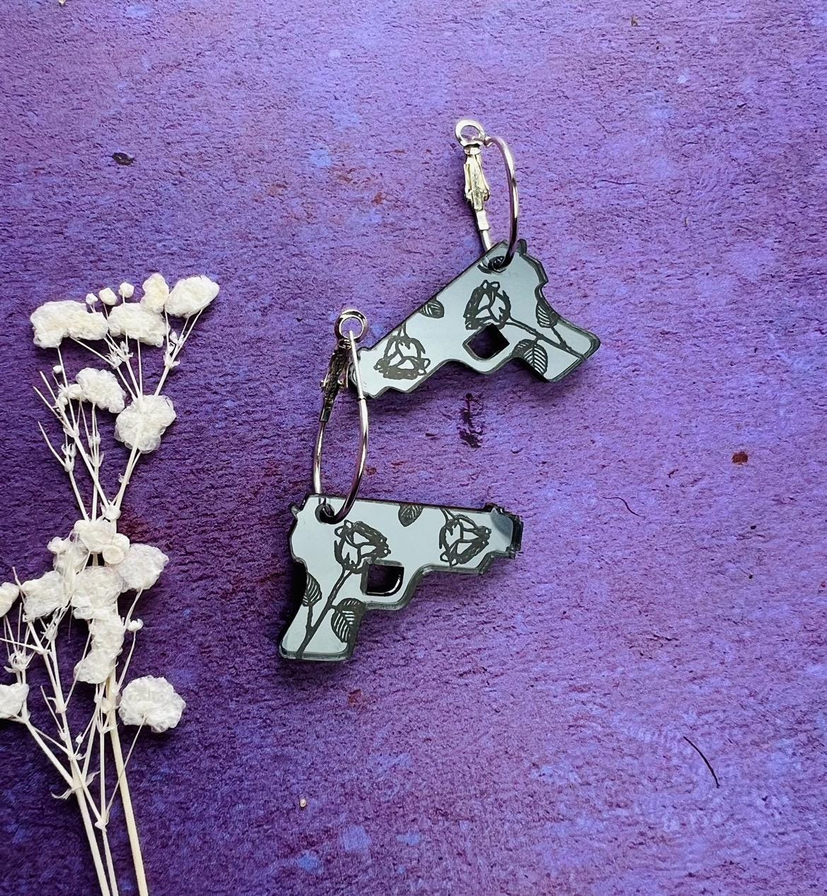Red rose gun earrings - Dark romance book accessories